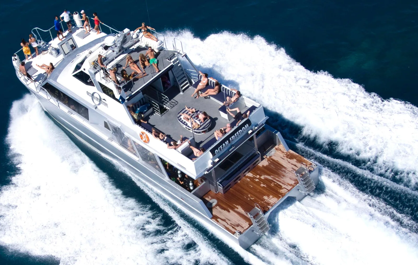 Outer Reef and Coral Cay Snorkel and Dive Cruise from Cairns
