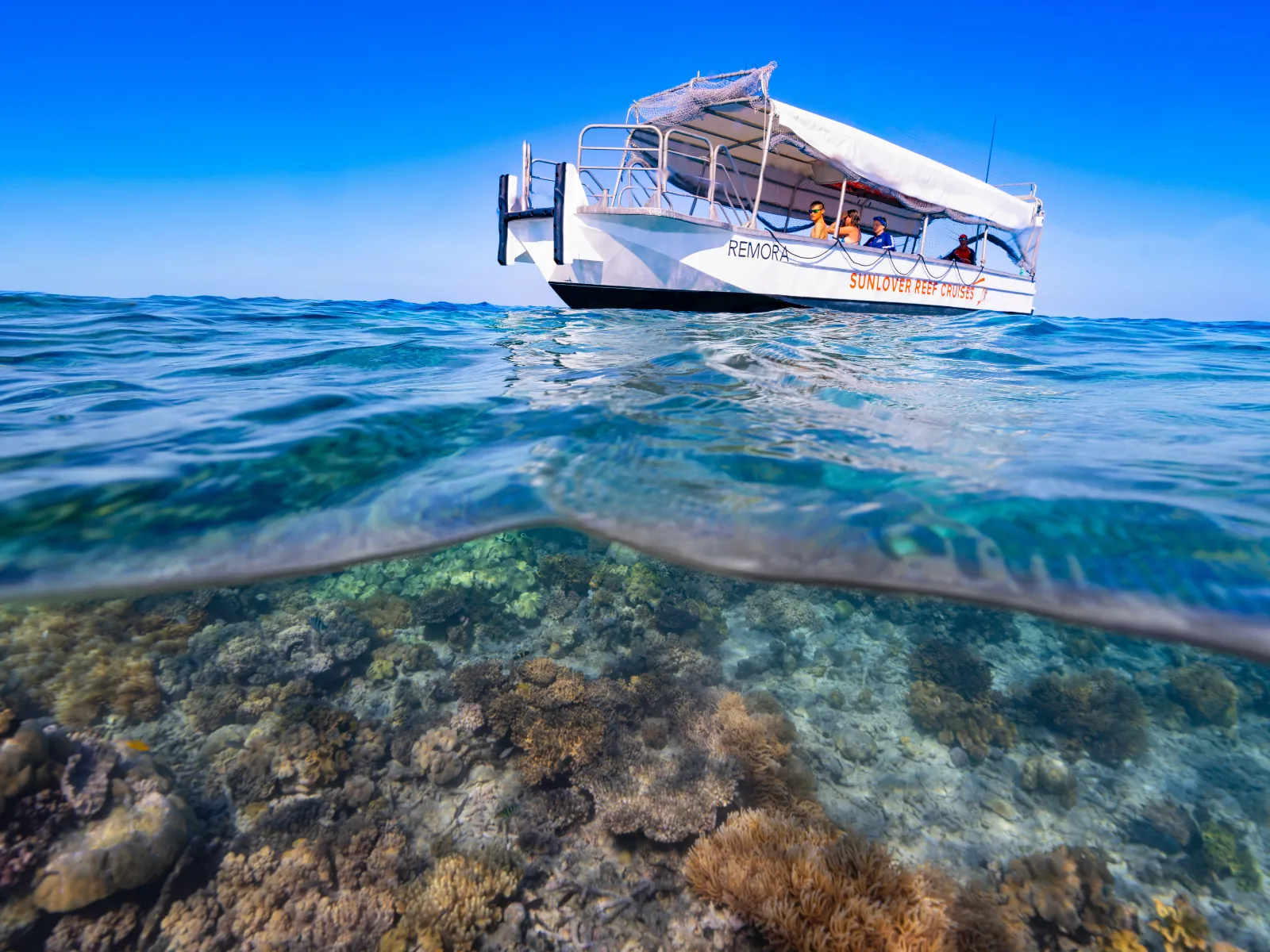 Semi-submersible boat above the reef